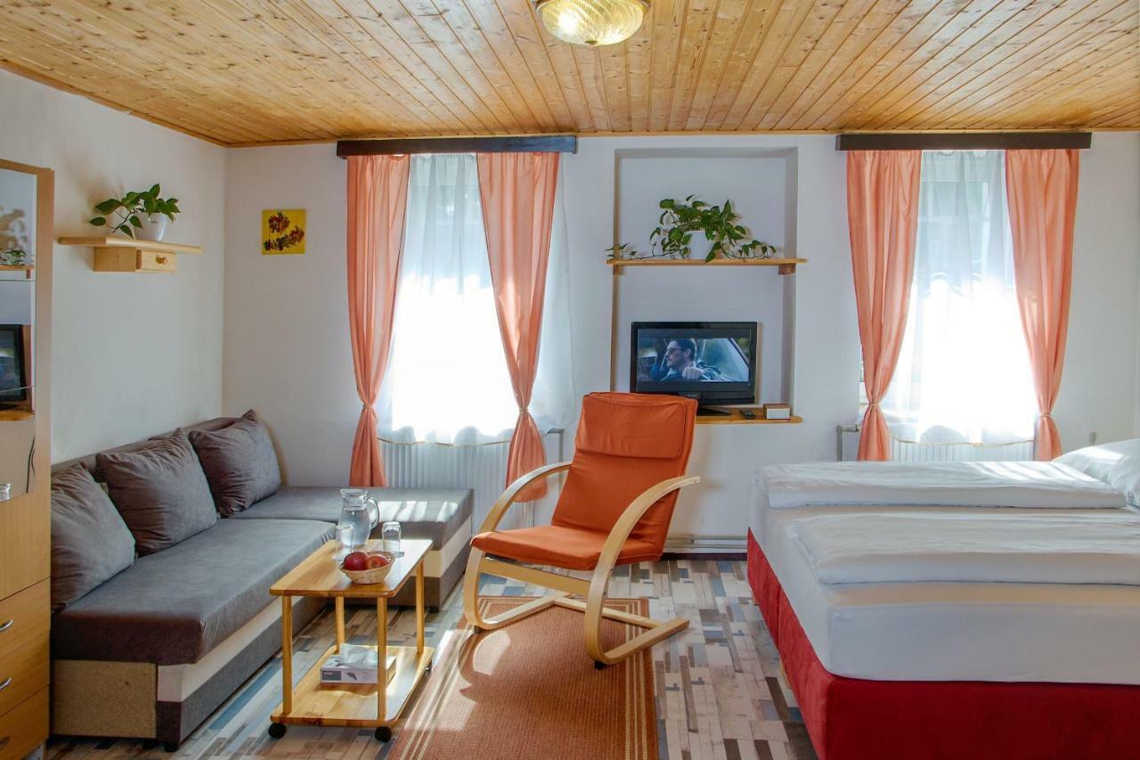 Rodinny Hotel Kaiser Desna  Ngoại thất bức ảnh