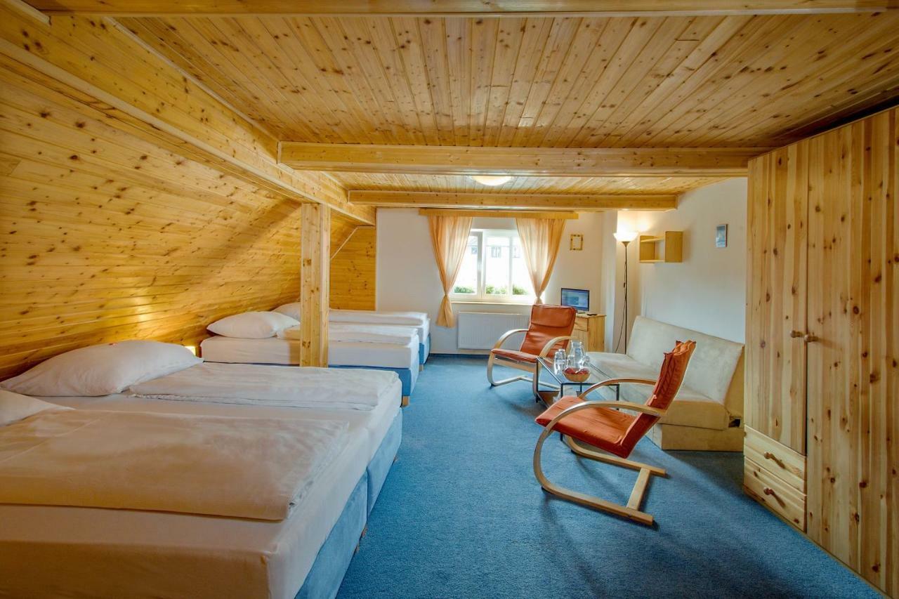 Rodinny Hotel Kaiser Desna  Ngoại thất bức ảnh